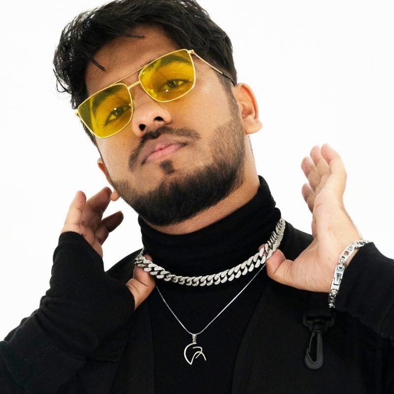 GAWKY EXCLUSIVE PENDANT